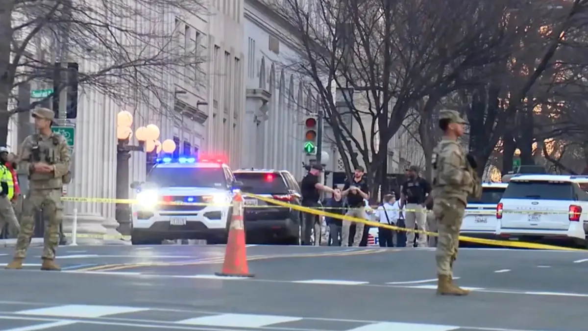 Alertă la Casa Albă: o mașină a intrat în poarta de securitate a complexului