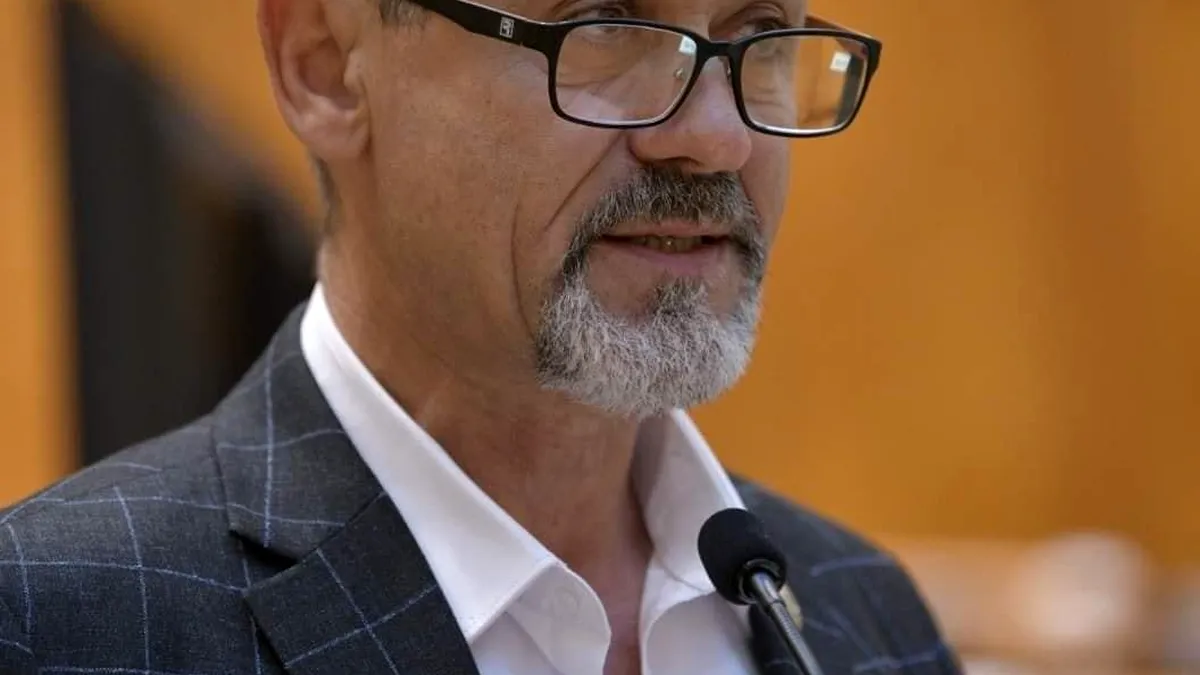 Deputatul care și-a bătut soția s-a mutat de la AUR la un partid nou apărut