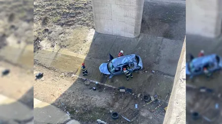 Accident grav în Ialomița. O maşina a căzut de pe un pod într-un canal de irigaţii betonat