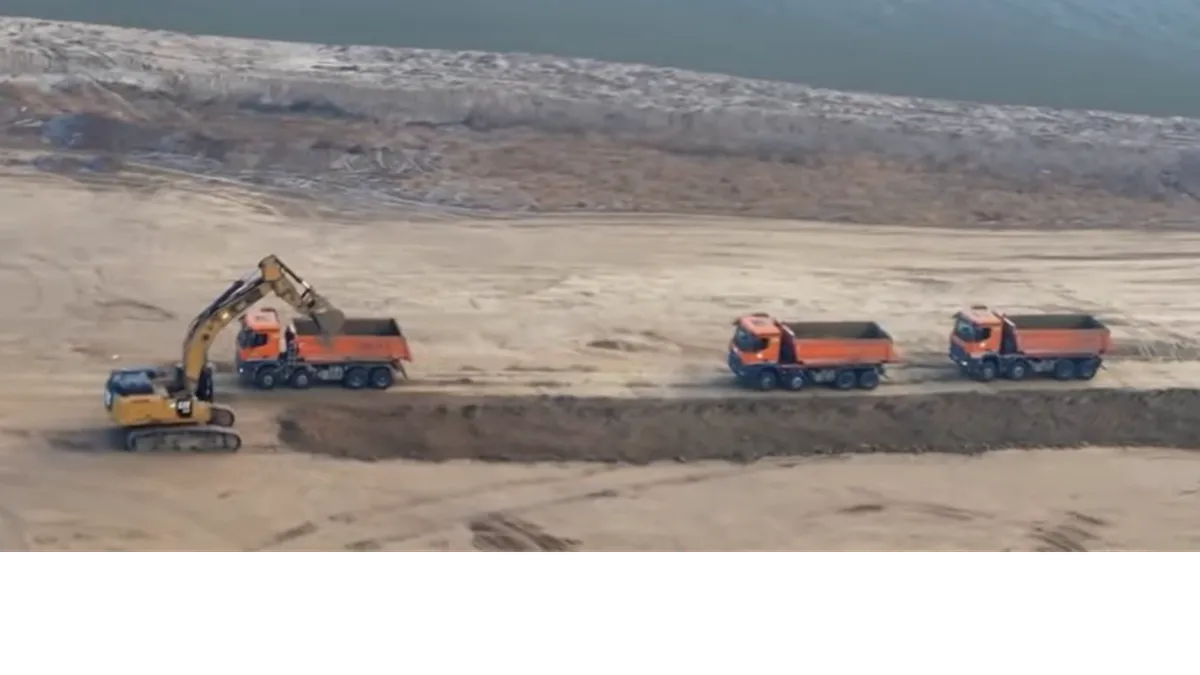 UMB, în acțiune! Imagini de sus cu șantierul Autostrăzii Bacău – Pașcani. Pare un joc pe calculator (VIDEO)