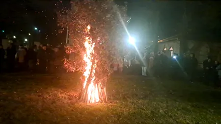 S-a aprins badnjakul la Arad! Sârbii serbează Crăciunul pe rit vechi