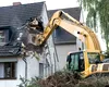 Ghid pentru demolări. Cât te costă să-ţi dărâmi casa