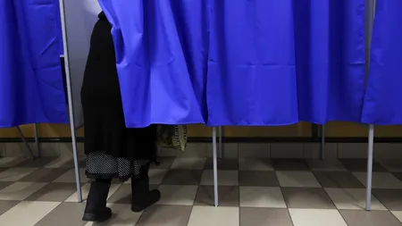Românii votează în Republica Moldova. Câți au ajuns la urne până la această oră