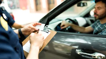 Greșeala șoferilor care-i costă mai scump de la 1 iulie. Amenzile mai mari dacă nu ai acest lucru în mașină