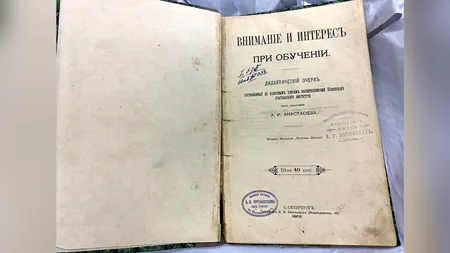 Biblioteca din Ekaterinburg primește înapoi o carte împrumutată în timpul Războiului Civil, după 106 ani