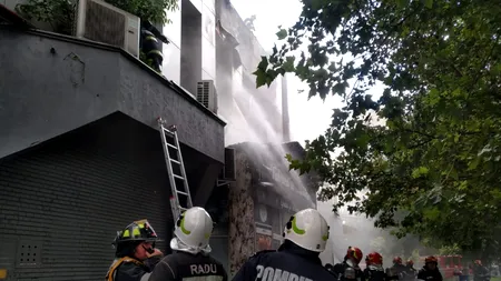 Incendiu puternic la un restaurant din Piața Delfinului din București. Au fost evacuate 65 de persoane