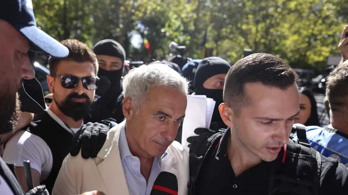Cum a plănuit Călin Georgescu să fugă din țară: pașaport fals, vilă de 1,5 milioane de euro în Italia