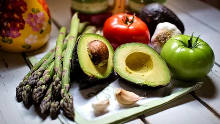Ar trebui consumat în fiecare zi pentru a scădea colesterolul: cardiologii l-au numit fructul numărul 1