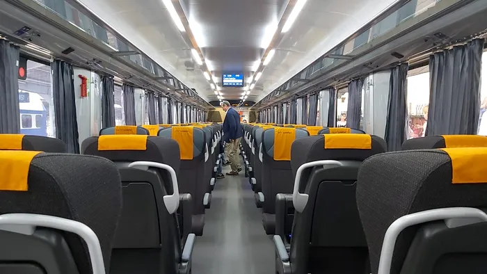 Primul tren modernizat 100% în România intră de mâine în circulație. Are o rută la mare căutare în perioada următoare