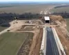 Ultima zvâcnire de orgoliu a constructorului, pe centura unui municipiu-reședință de județ. Drumul de 9,8 km trebuia să fie gata din 2023! (VIDEO)
