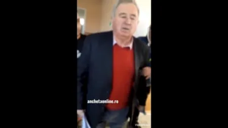Un primar a lovit o femeie în timpul unei ședințe și după a chemat poliția