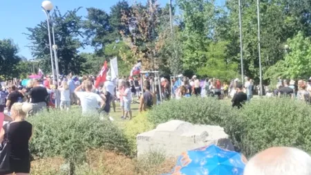 Proteste violente la sediul Parlamentului Slovaciei din cauza restricțiilor impuse de pandemie (video)