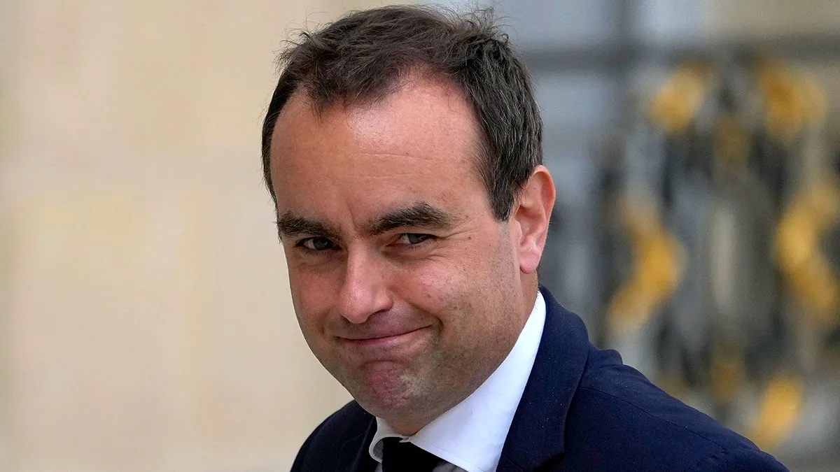 Emmanuel Macron l-a numit pe Sébastien Lecornu prim-ministru. Pariul riscant al președintelui Franței