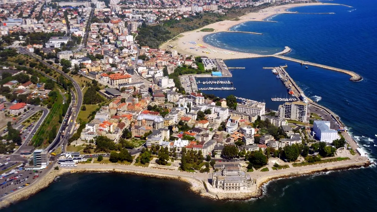 Amendă uriașă, după ce a rămas blocat cu mașina pe o plajă din Constanța