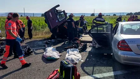 UPDATE: Cel puțin șapte morți într-un accident pe DN2 Bacău-Adjud (galerie foto)