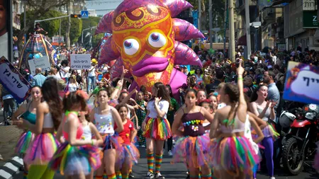 Evreii sărbătoresc Purim