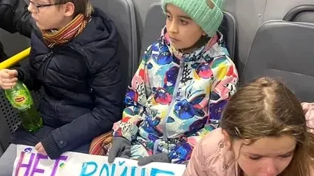 Un adevărat erou: Un copil ucrainean, cu o pungă de plastic și un număr de telefon scris pe mână, a fost recuperat la frontiera slovacă