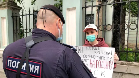 Poet bătut și violat de poliția rusă, după ce a citit versuri anti-război
