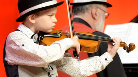 Cine este violonistul Gabriel Tudor Radu, copilul genial al Filarmonicii din Sibiu