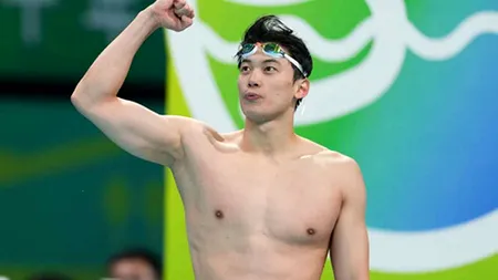 Cine a doborât recordul mondial la 100 m liber, deţinut de românul David Popovici