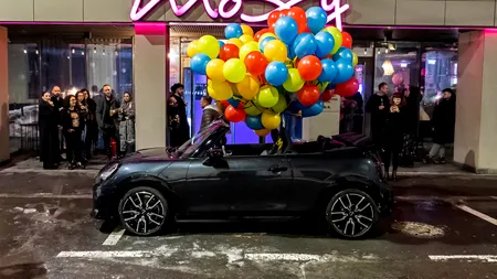 Unul dintre puţinele automobile decapotabile disponibile în Europa, lansat în România într-o seară geroasă de februarie