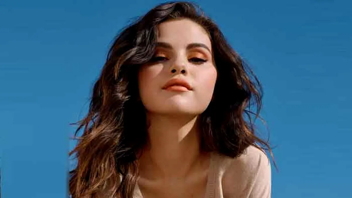 Selena Gomez a petrecut Revelionul cu Brooklyn Beckham și Nicola Peltz, iar Brad Pitt, cu Ines de Ramon