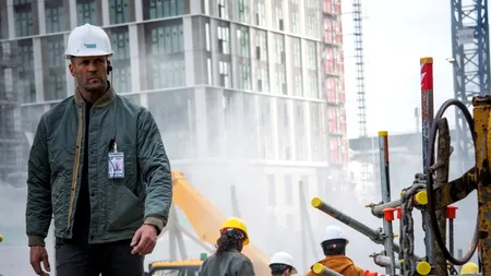 Jason Statham este „Un bărbat de onoare”. A renunţat la cariera de militar şi munceşte în construcţii
