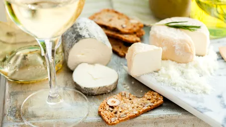 Ce vin punem la platoul cu brânzeturi de Sărbătorile Crăciunului?!