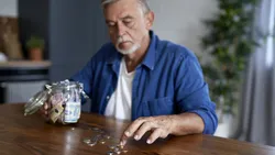 Ajutoarele pentru pensionarii cu venituri mici, din nou pe agenda Guvernului. Ce variante pregătește Ministerul Muncii