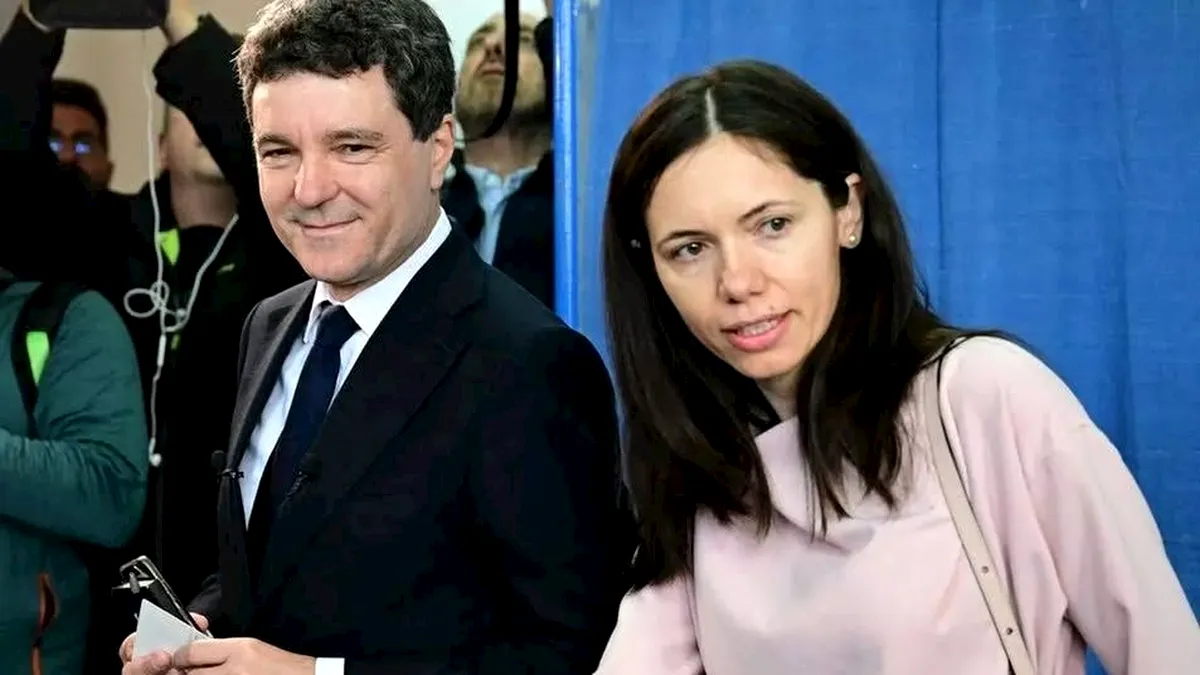 Vacanța Mirabelei și președintele uitat în mansardă