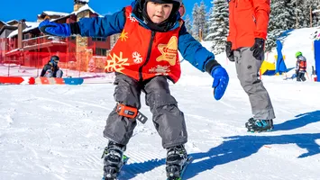 Opt stațiuni europene unde poți schia cu buget redus, iarna aceasta