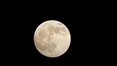 Luna plină din noiembrie se apropie de Pământ. Când şi cum poate fi observat fenomenul
