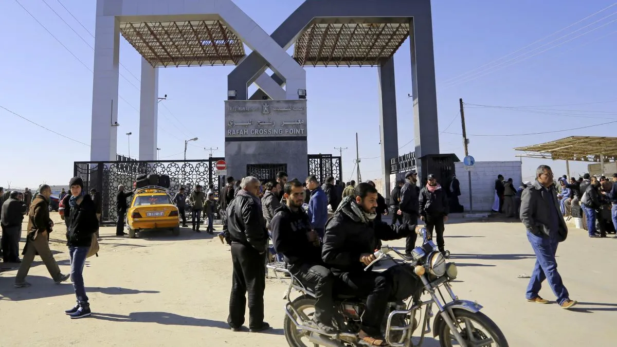 Nouă cetățeni români și familiile lor, evacuați din Gaza