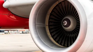 Bărbat aspirat de motorul unui avion pe aeroportul din Milano