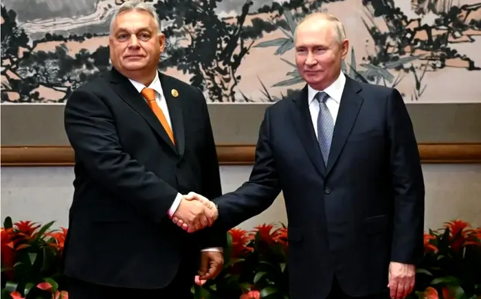 O posibilă strângere de mână cu probleme pentru unitatea europeană / Foto: Grigory SYSOYEV / AFP / Profimedia / hotnews.ro