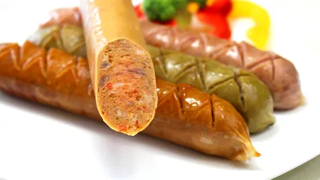 InfoCons a retras de pe piață crenvurștii cu bacteria Listeria