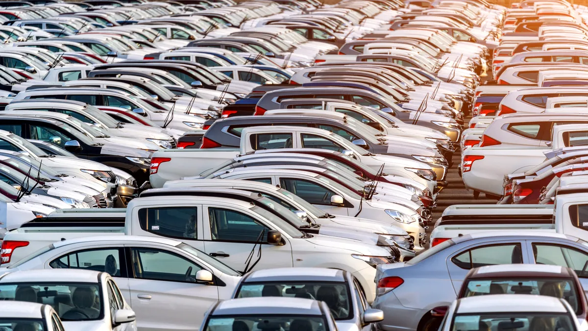 Piața auto din România, în scădere în ultima lună din 2023 