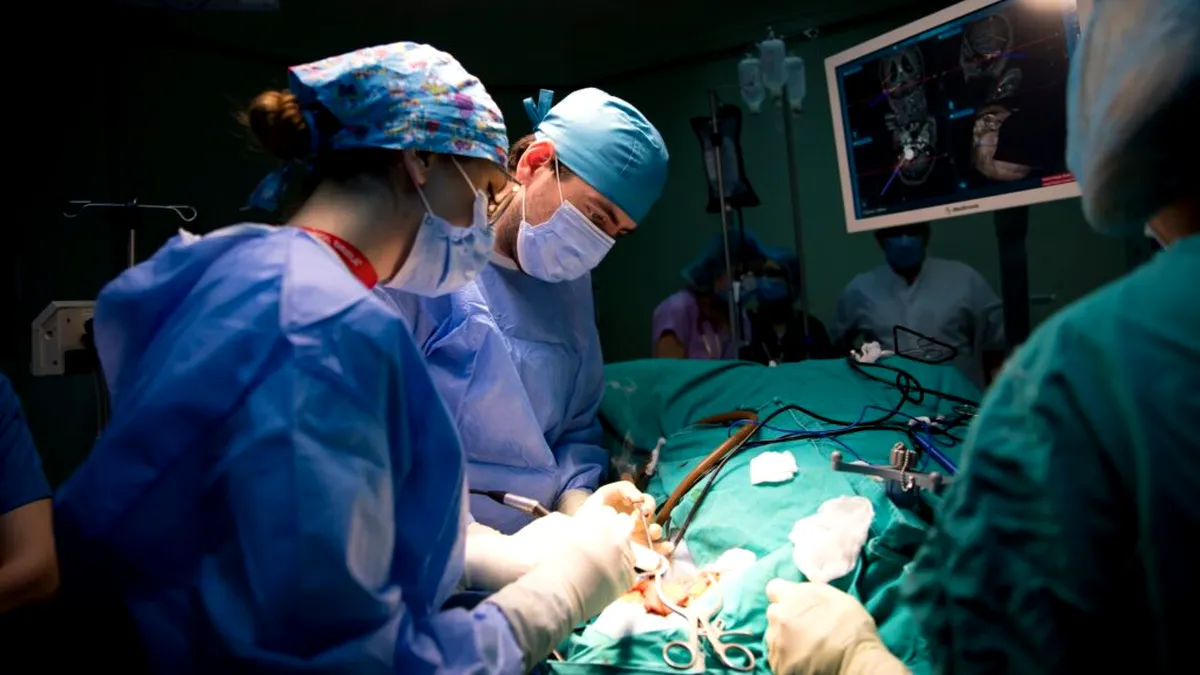 Româncă, în vârstă de 32 de ani la un pas de moarte după o operație în Turcia 