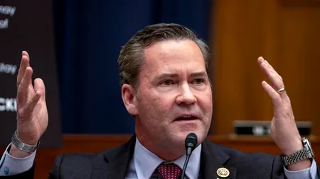 Oamenii lui Trump încep să fugă. Consilierul pentru Apărare se retrage cu tot cu adjunct