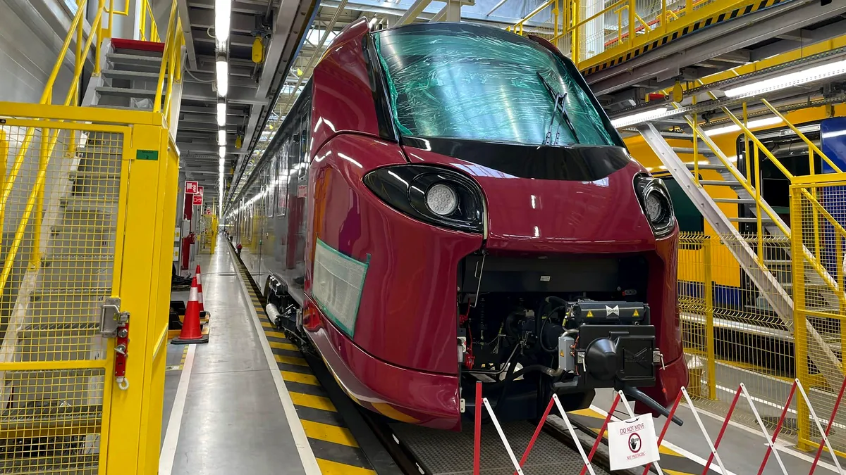 Așa arată primul tren cumpărat de România la 20 de ani după Săgețile Albastre
