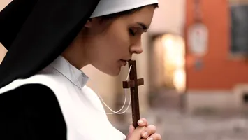 Un bărbat a pierdut 6.700 lei, după ce o măicuță falsă a pretins că îl poate împăca cu fosta iubită