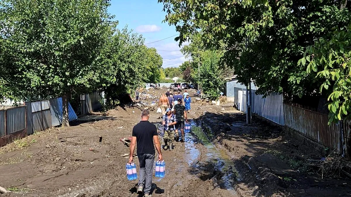 Oboseala și provocările personale ale autorităților locale în localitățile afectate de inundații: Dorm în medie cam 4 ore pe noapte! Deocamdată rezist! 