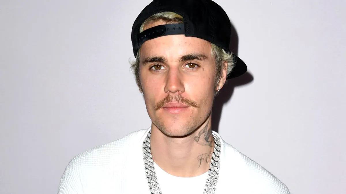 Justin Bieber și-a anunțat fanii că suferă de o paralizie care îi afectează jumătate din față (video)