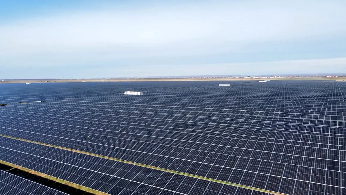 Investiţie de peste 400 milioane de euro pentru construirea a patru parcuri fotovoltaice, cu o capacitate instalată totală de 550 MW