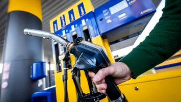 Motorină mai ieftină cu 30 de bani. Guvernul reduce acciza