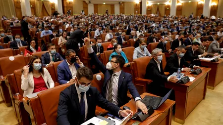 Doar moțiunea de cenzură a PSD va ajunge la vot. USR-PLUS, forțat să decidă împotriva propriei guvernări