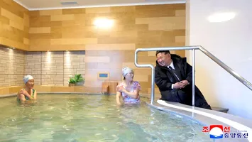 Scene comice cu Kim Jong-un la o piscină nord-coreeană (VIDEO)