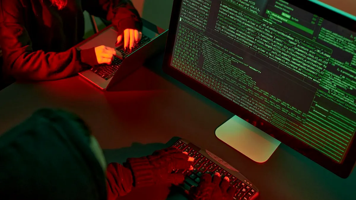Grupări de hackeri ruși au atacat site-urile unor instituții din România 