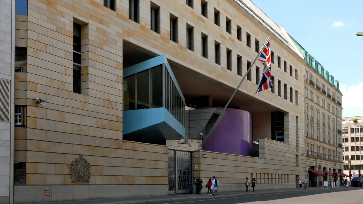 Acuzație de spionaj în favoarea Rusiei pentru un cetățean britanic salariat la ambasada Regatului Unit la Berlin