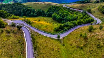 România are o nouă perlă rutieră: drumul din Apuseni care uimește turiștii